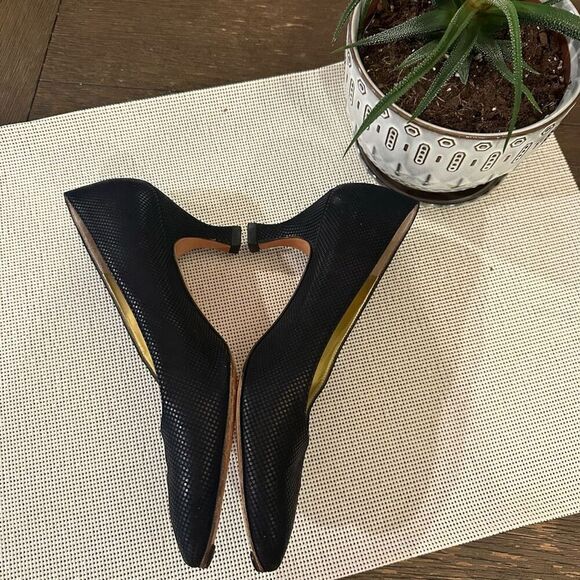 Bruno Magli Italy Vintage Black Textured Leather Low Heel Pumps all leather 7B - Picture 10 of 10